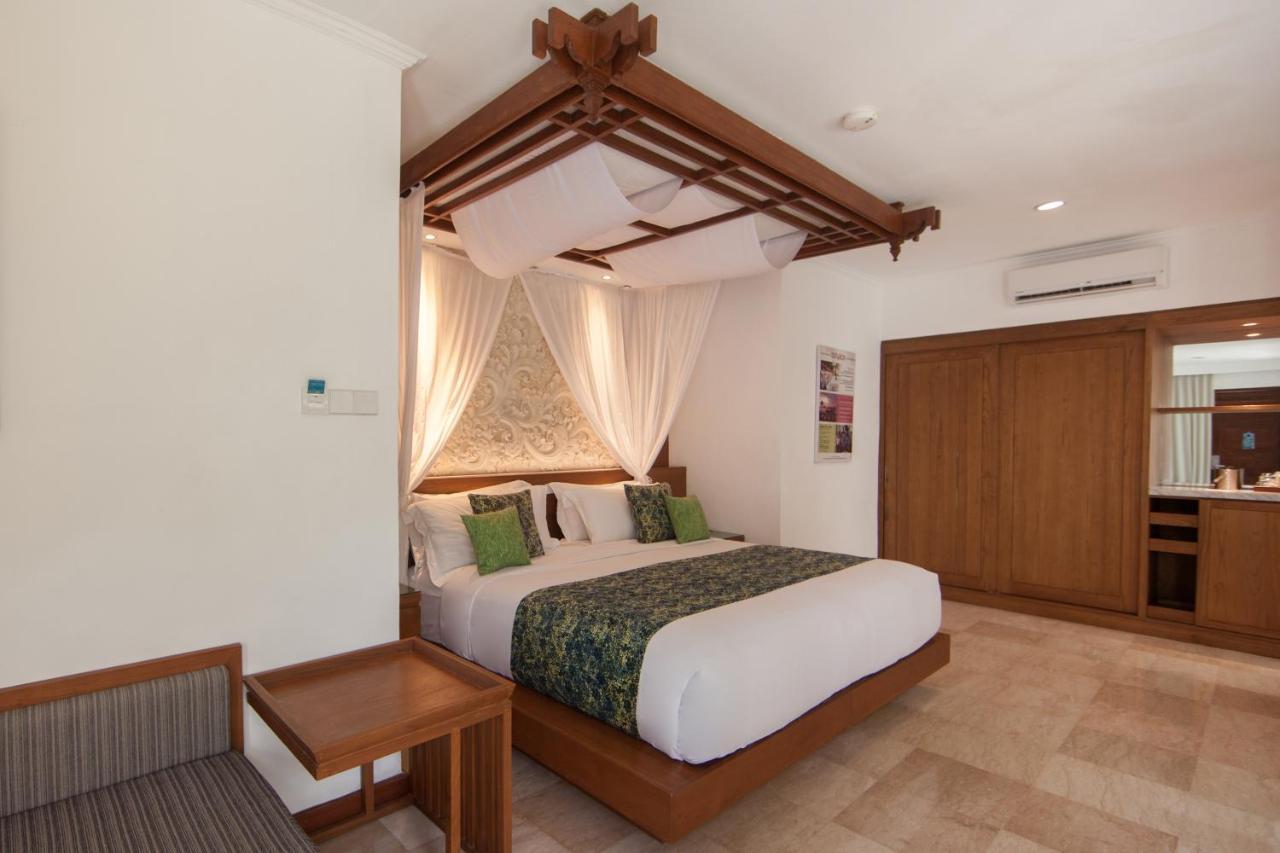 Legian Beach Hotel Exterior photo