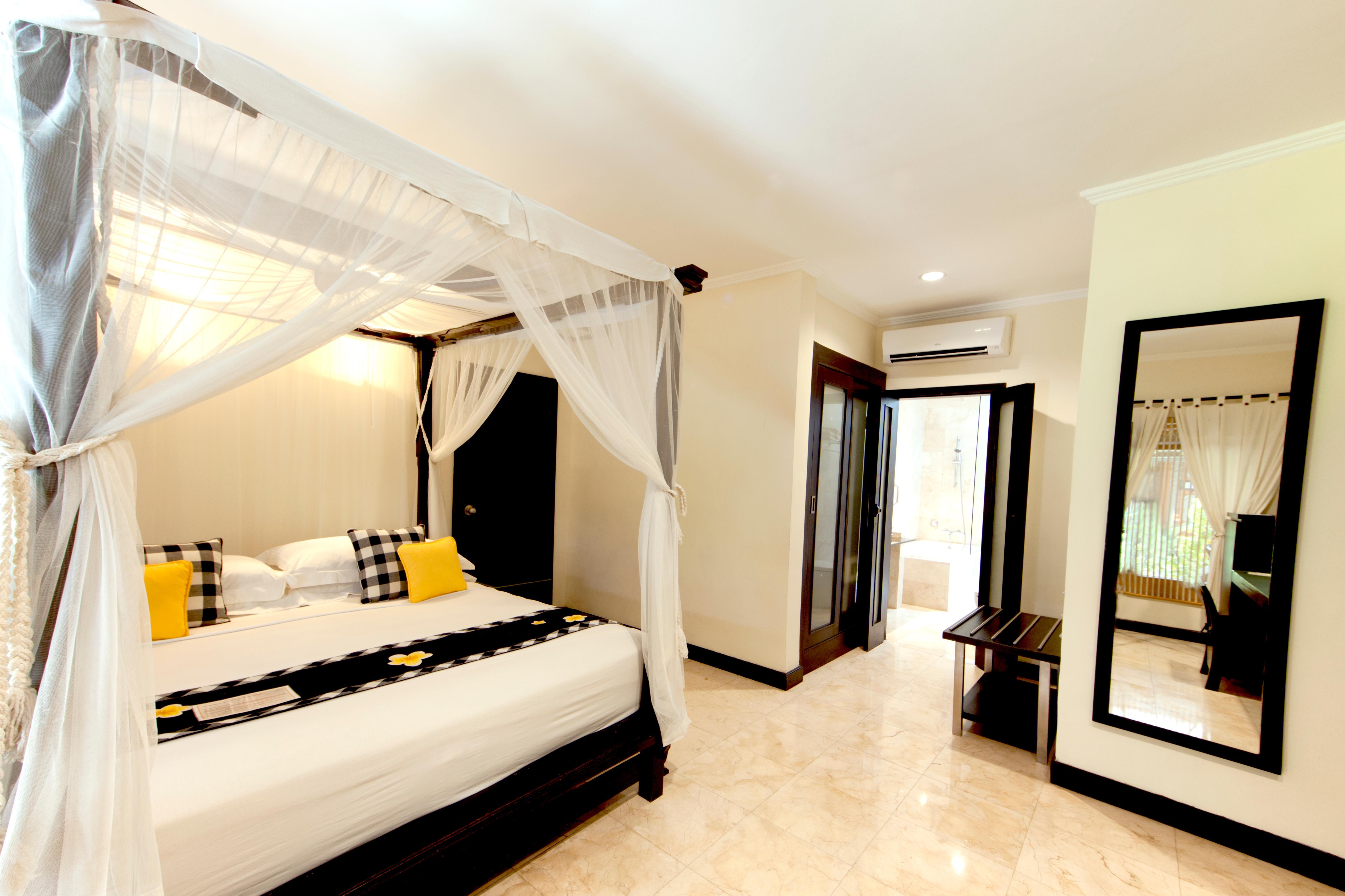 Legian Beach Hotel Exterior photo
