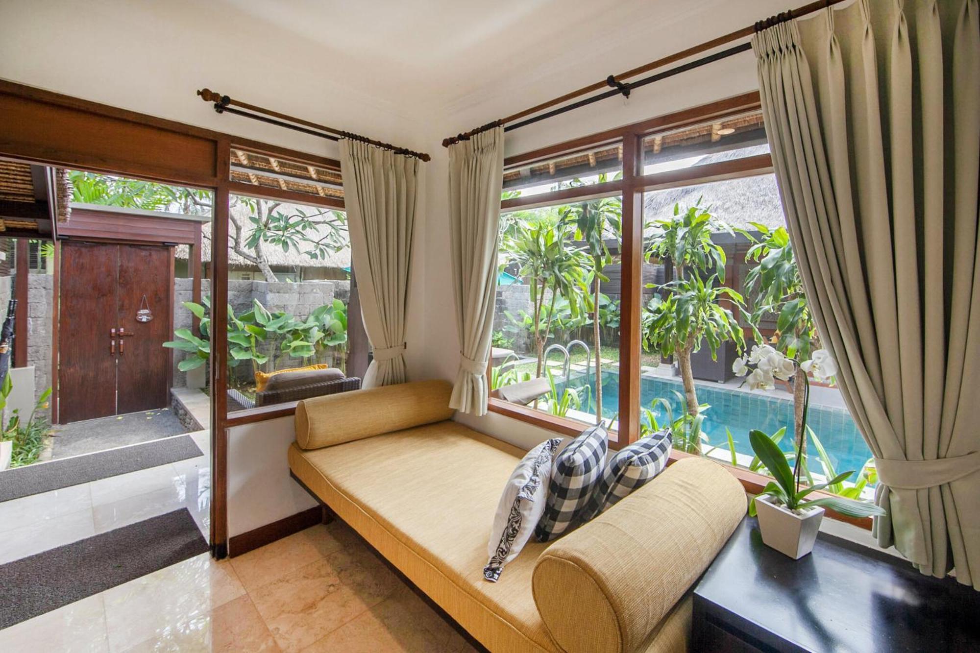 Legian Beach Hotel Exterior photo