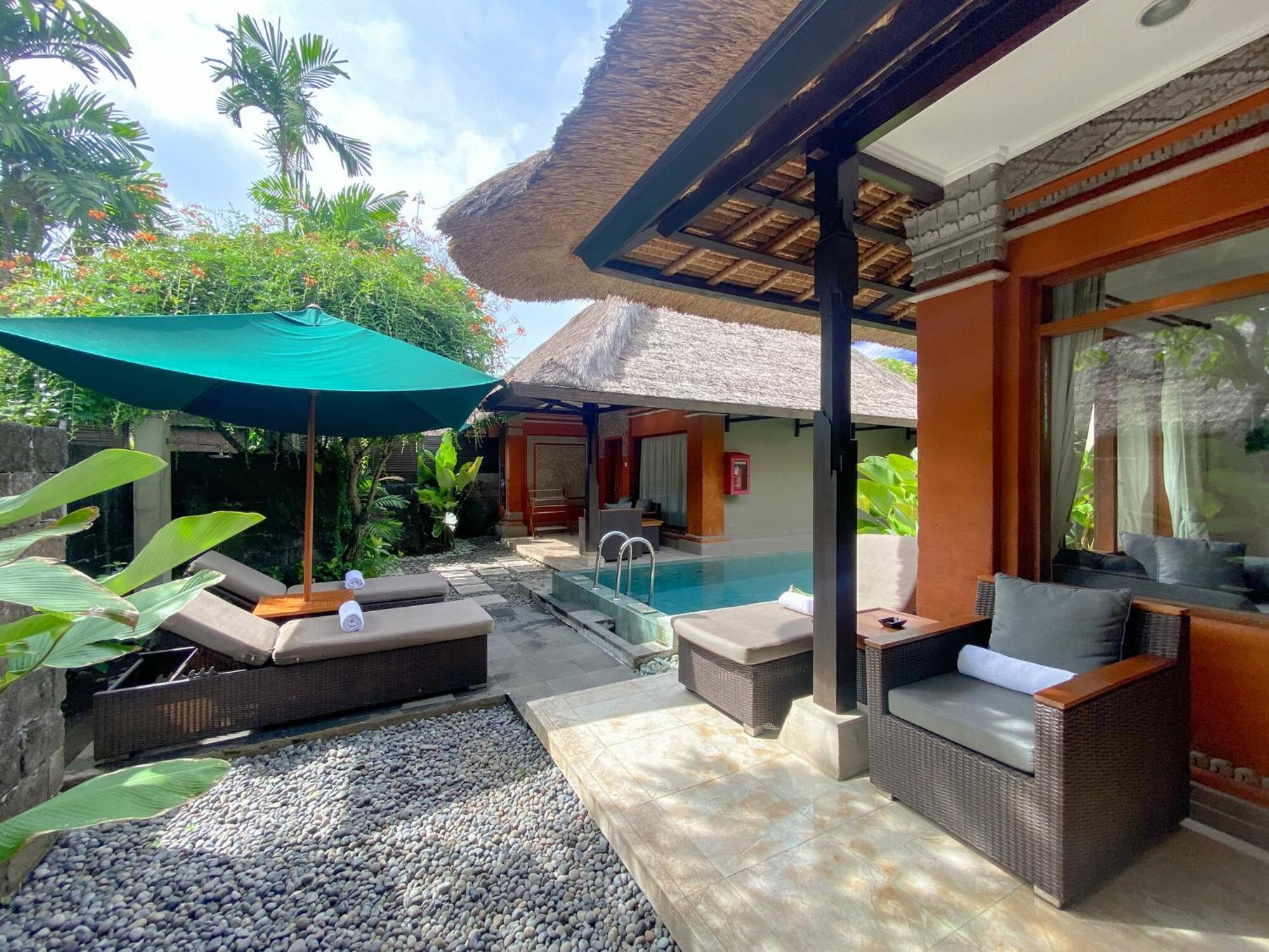 Legian Beach Hotel Exterior photo