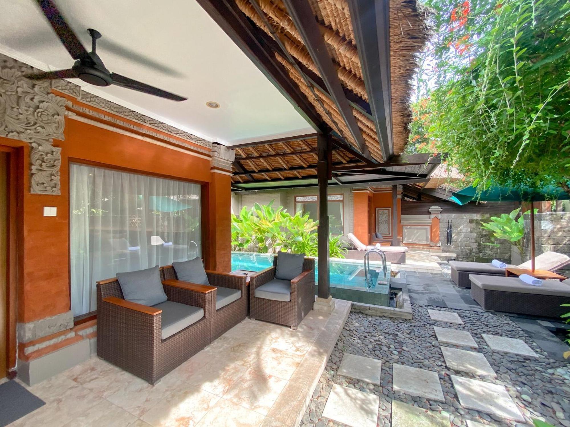 Legian Beach Hotel Exterior photo