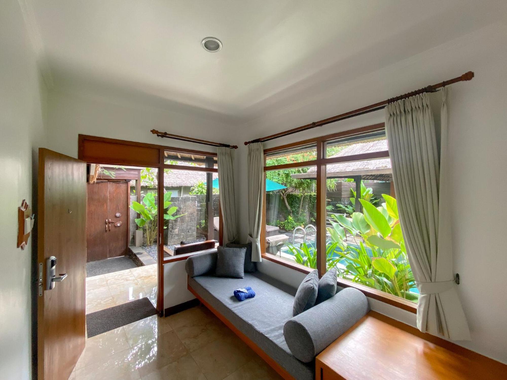 Legian Beach Hotel Exterior photo