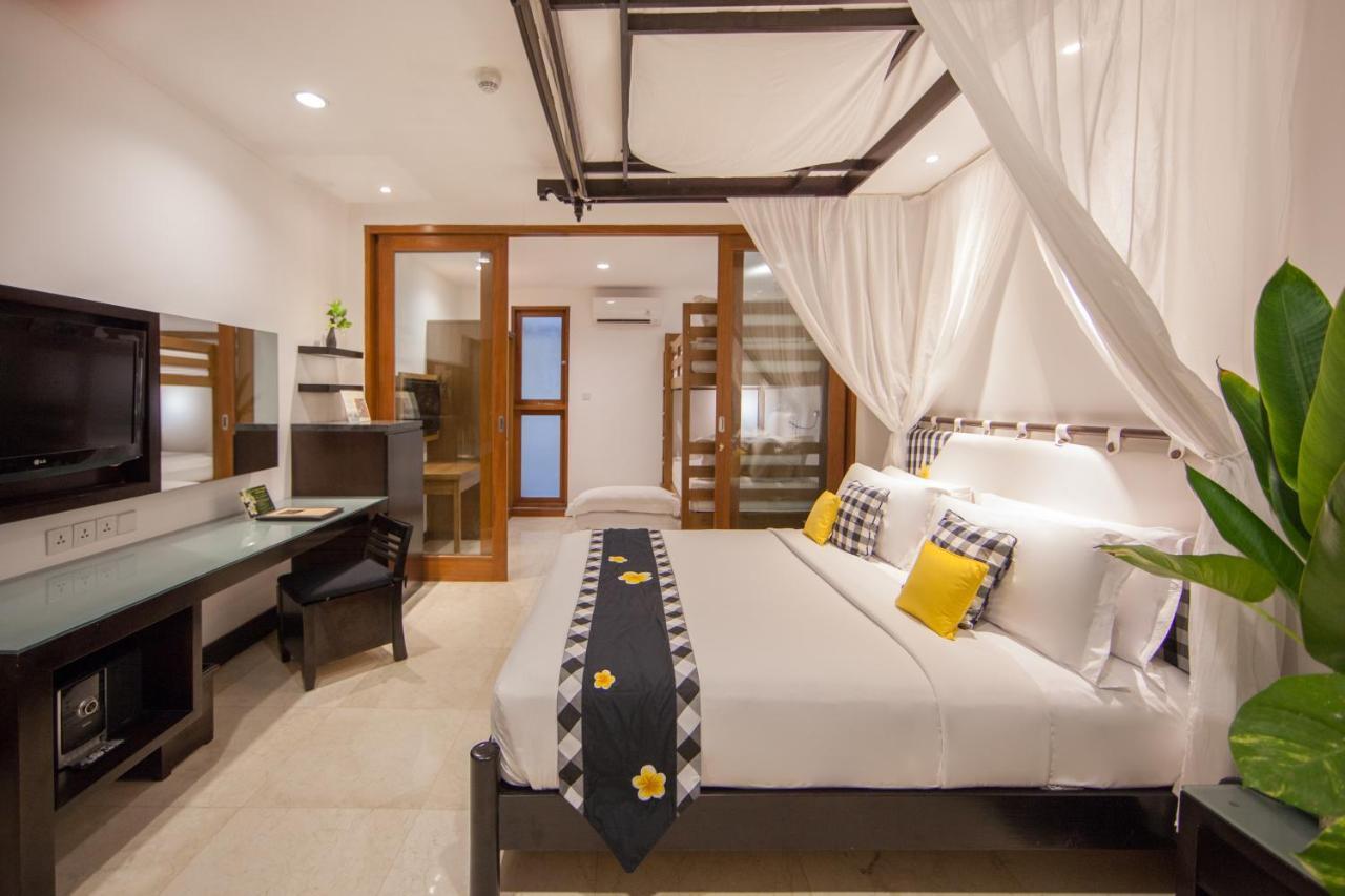 Legian Beach Hotel Exterior photo